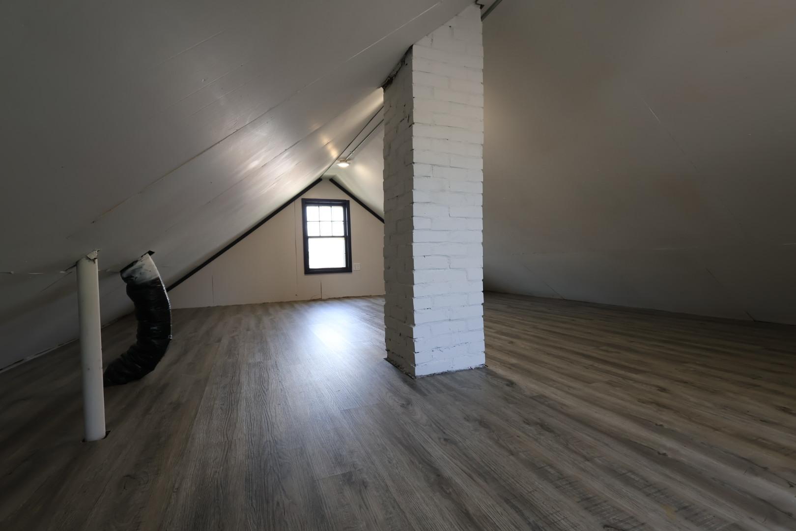 10 E 4th Street Property Photo 26