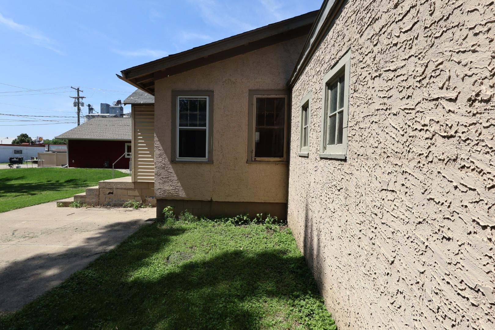 10 E 4th Street Property Photo 33