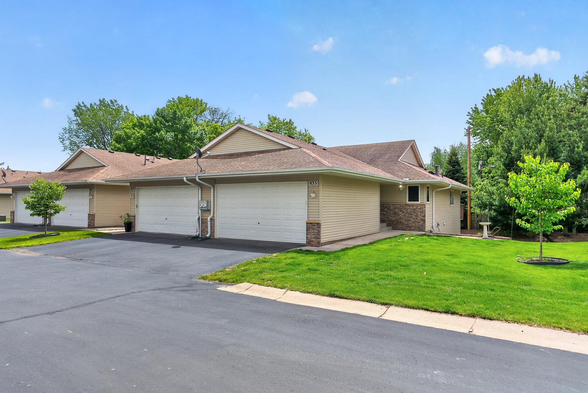 833 White Oak Court Property Photo 1