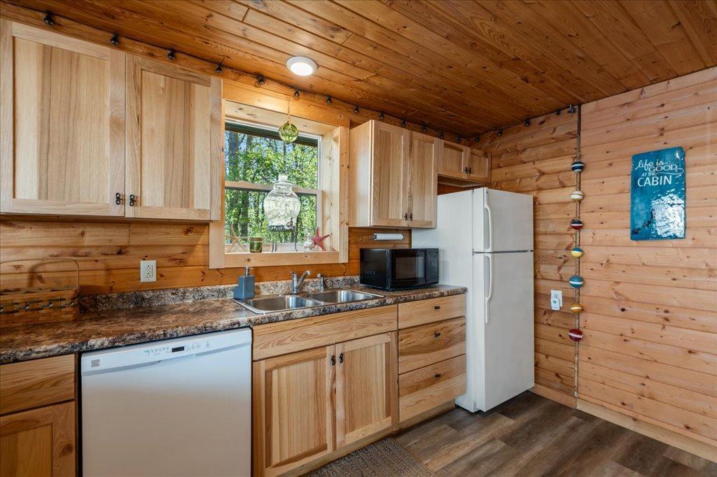 35470 Moccasin Lane Property Photo 12