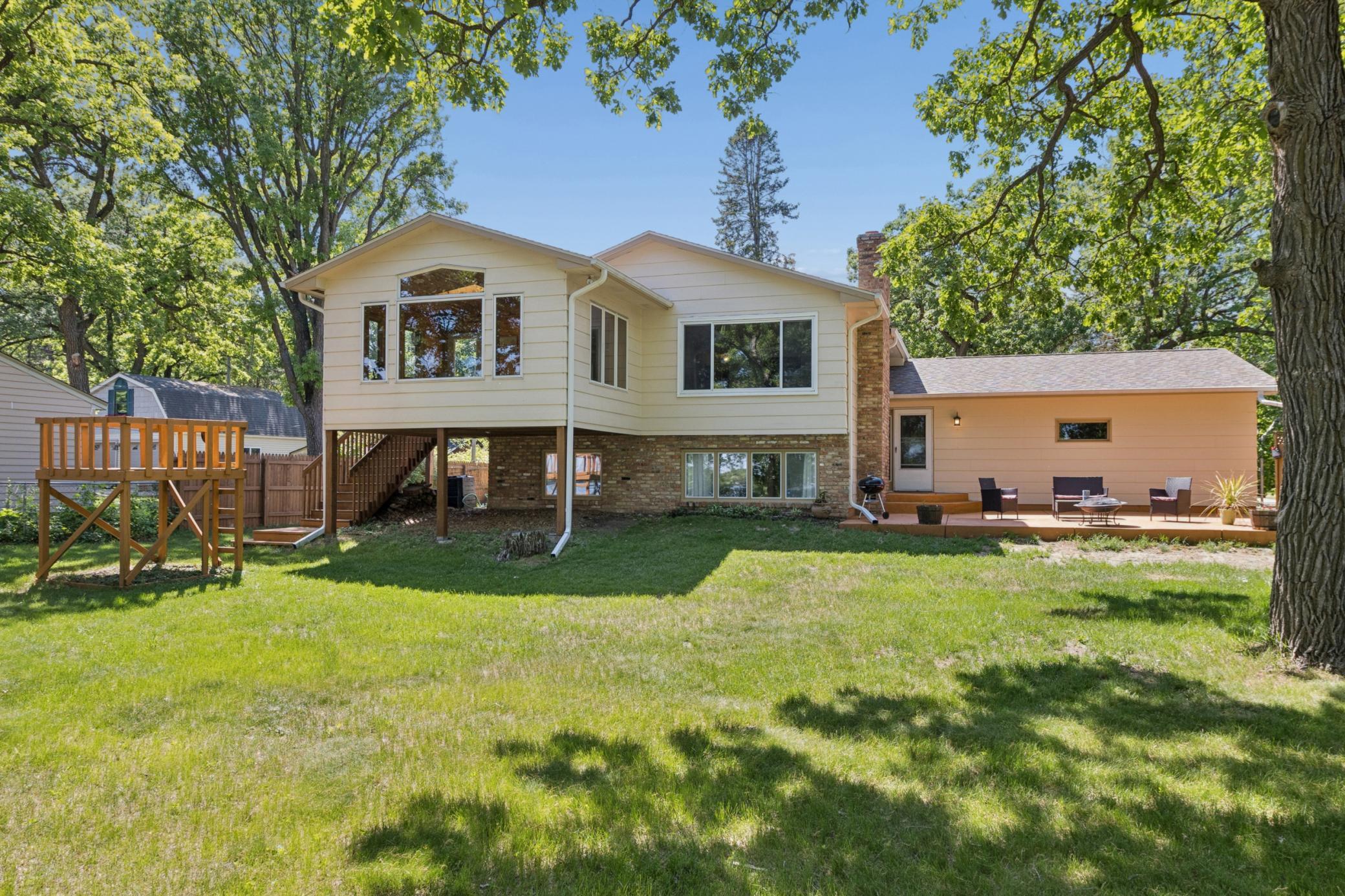 1195 Lakeshore Drive Property Photo 1