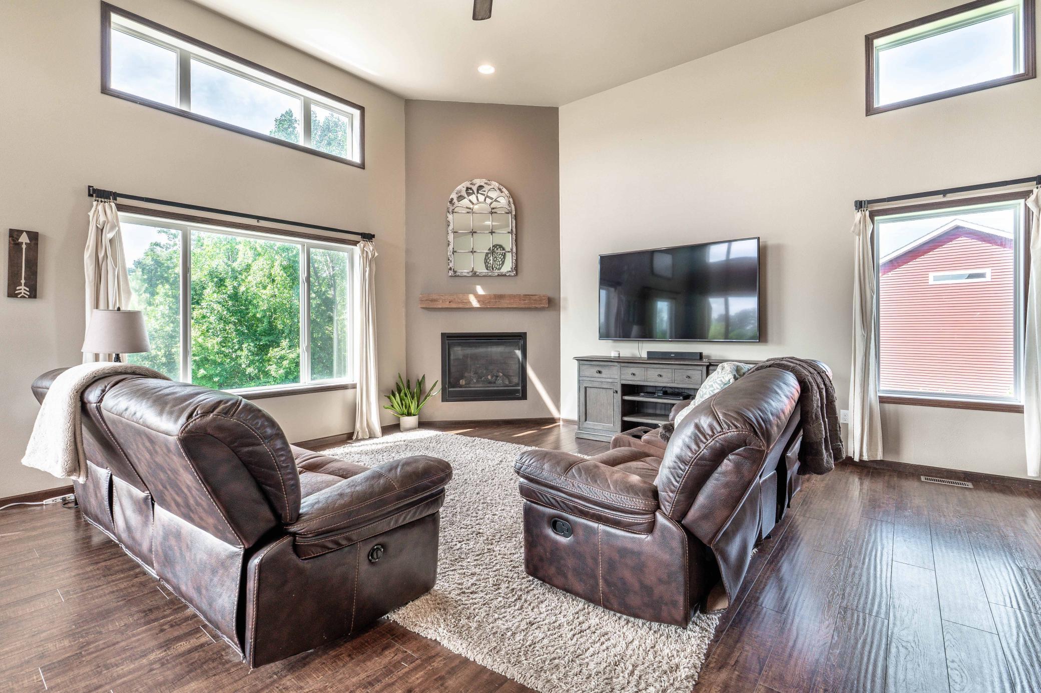 2414 Valley View Property Photo 3