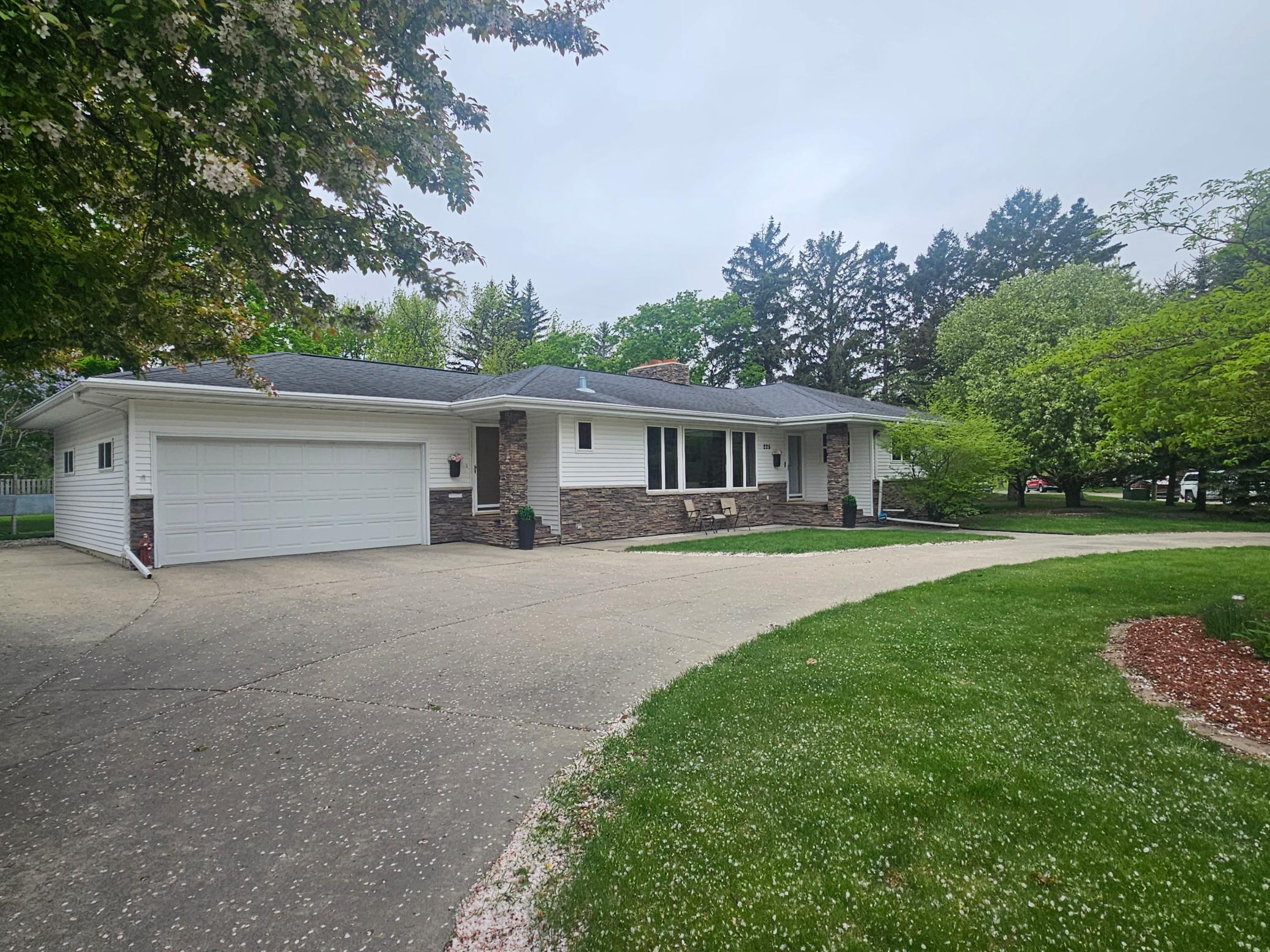 225 Wegener Drive Property Photo 2