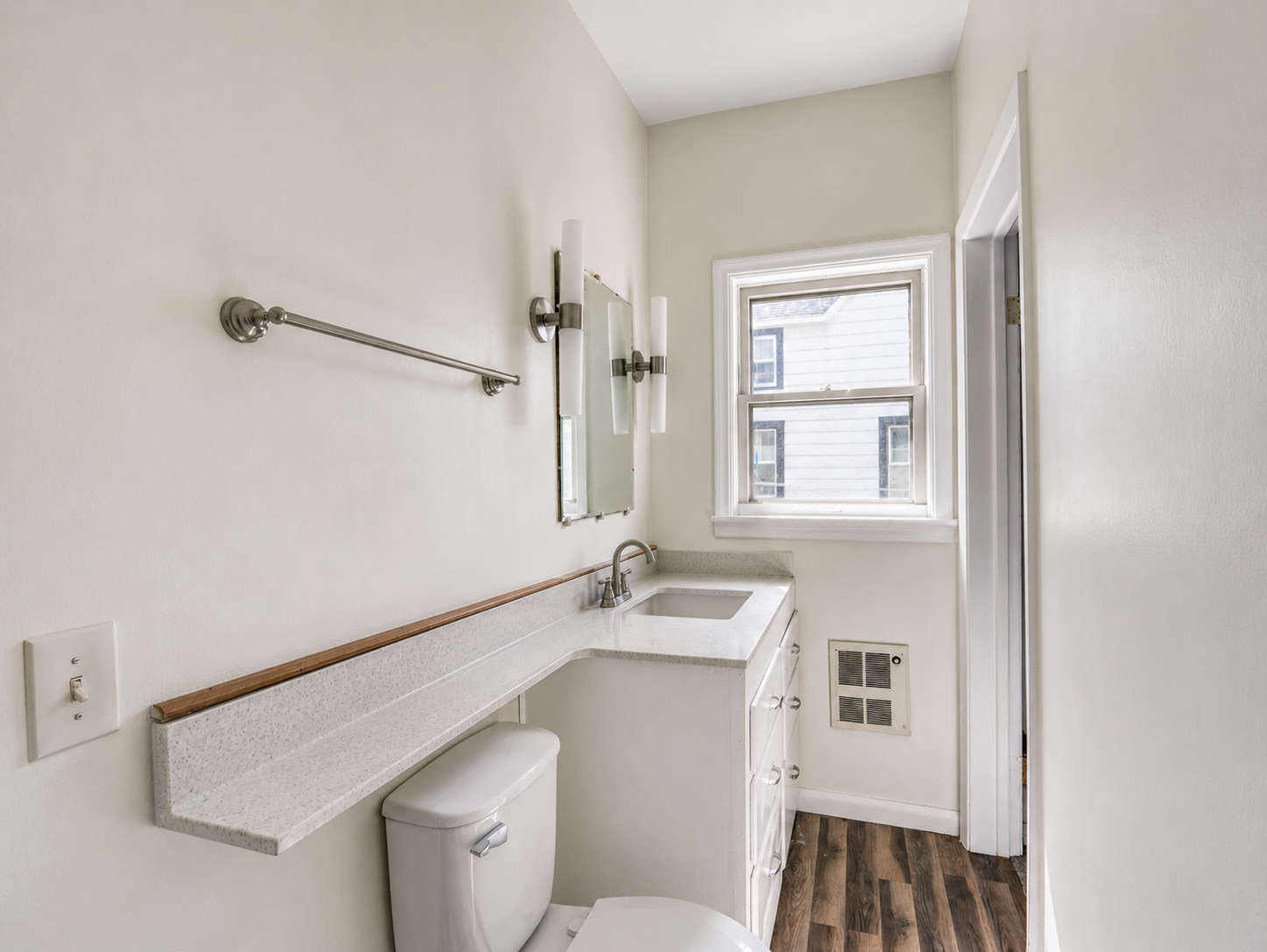 202 Division Street S Property Photo 8