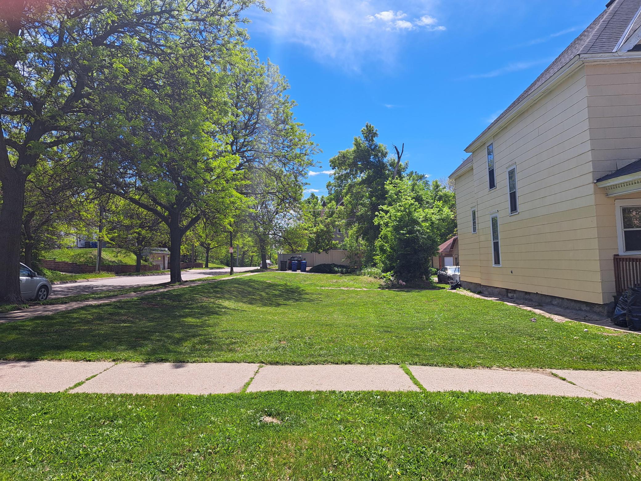 696 Sims Avenue Property Photo 1