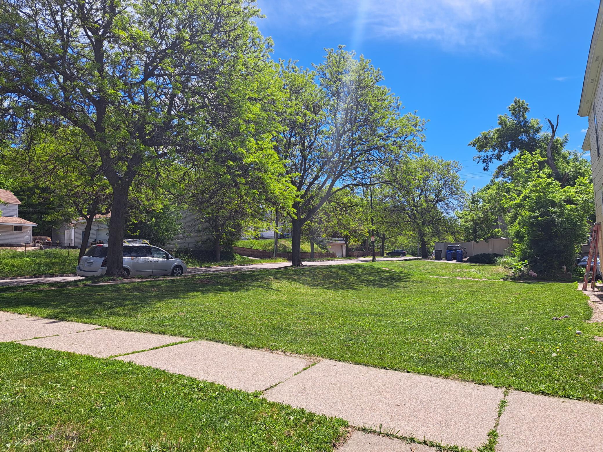 696 Sims Avenue Property Photo 3