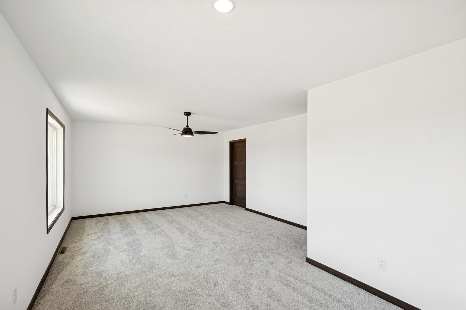 18020 Walnut Circle Property Photo 12