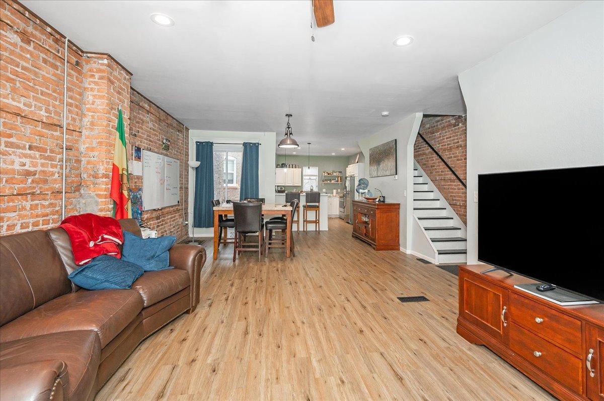 830 E 2nd Street Property Photo 4