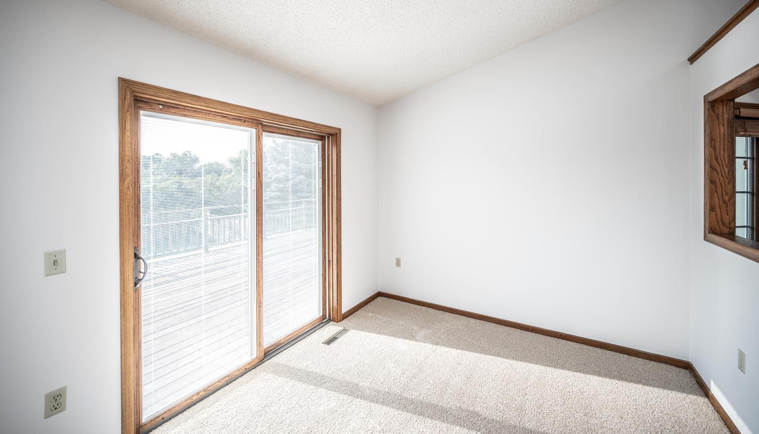 1500 Lakeview Curve Property Photo 9