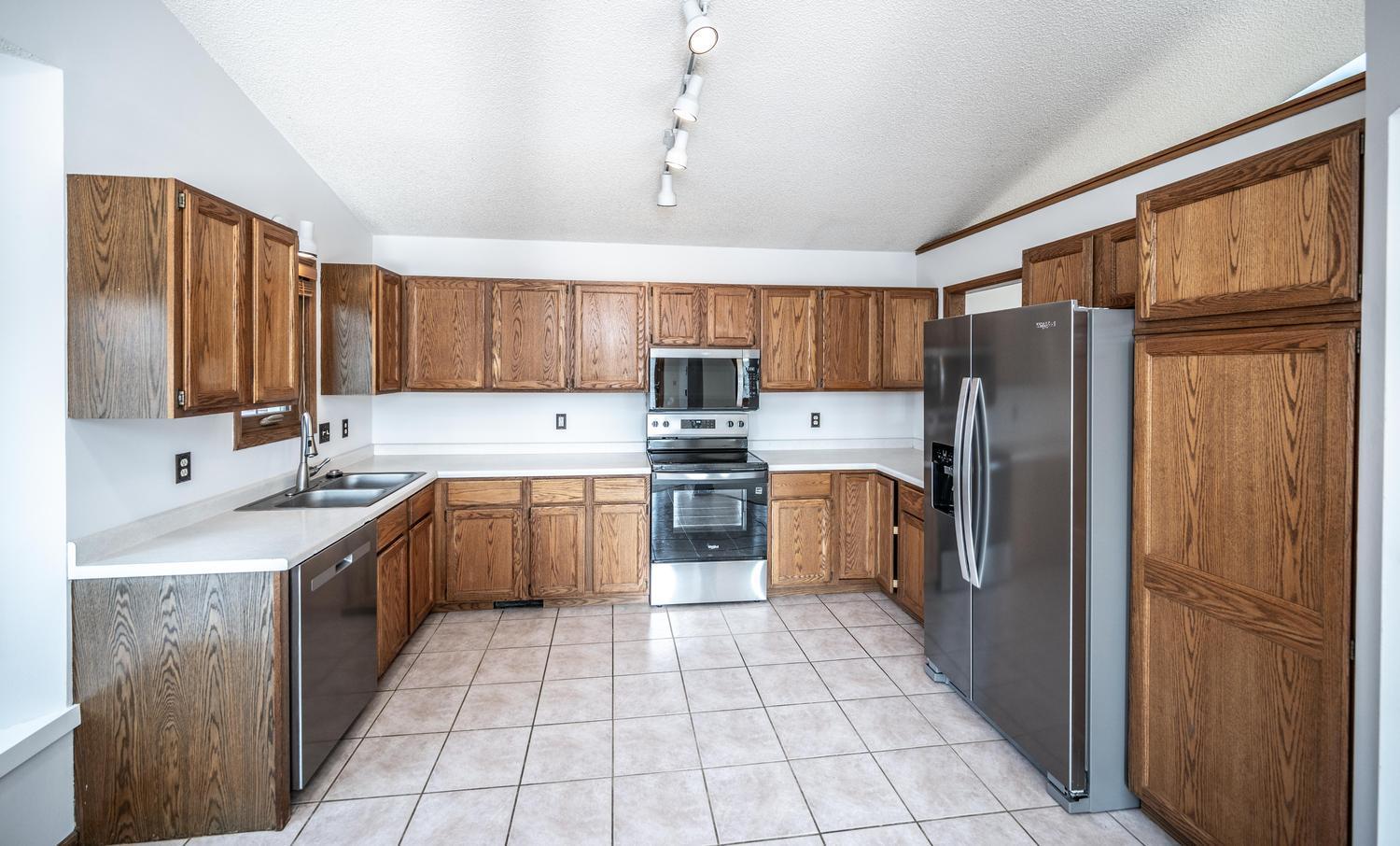 1500 Lakeview Curve Property Photo 11