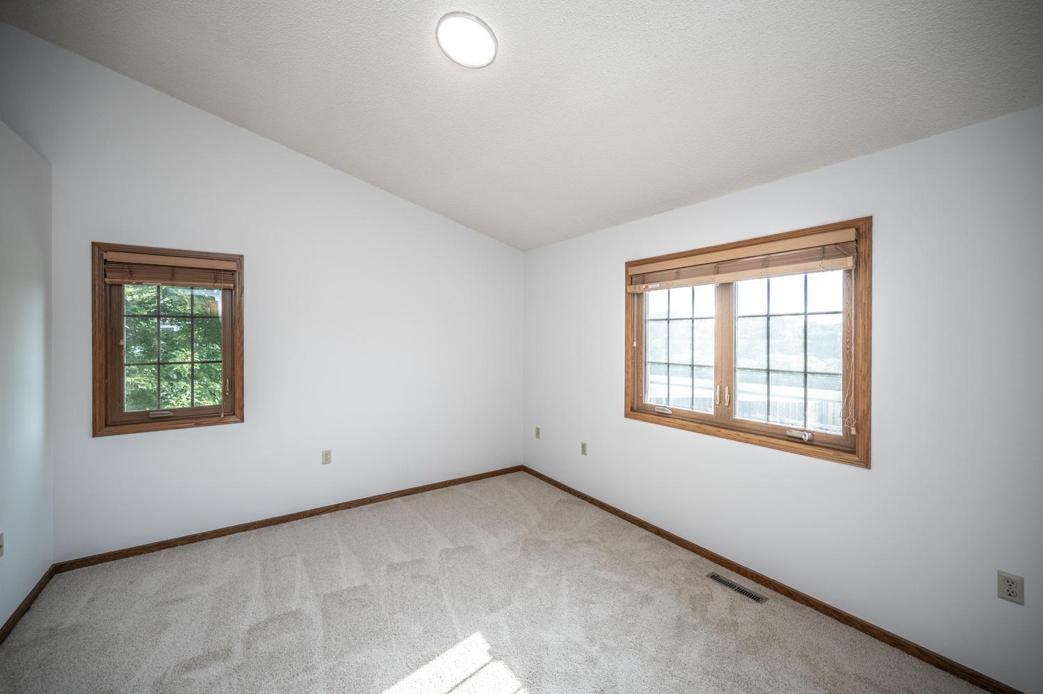 1500 Lakeview Curve Property Photo 15