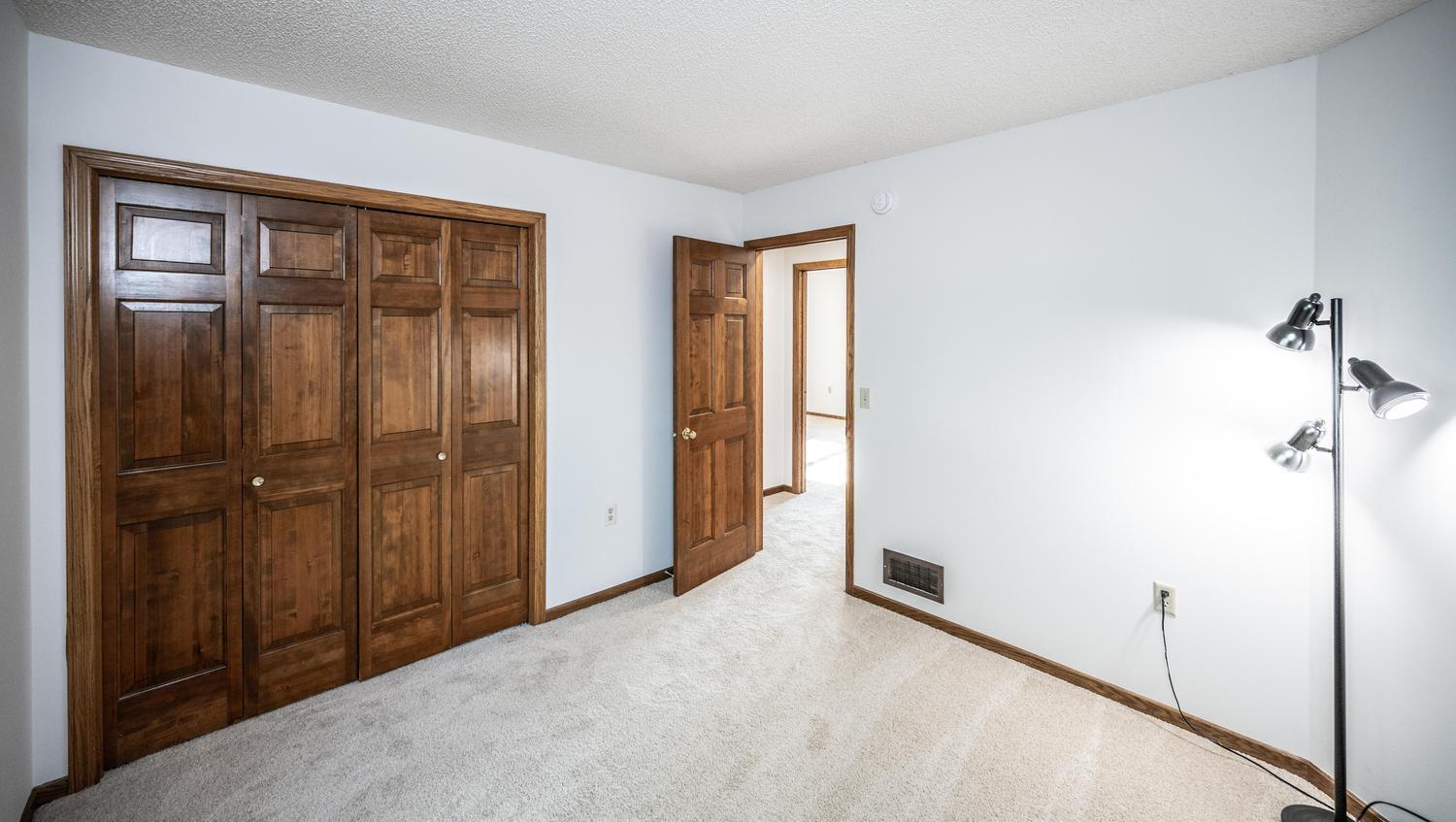 1500 Lakeview Curve Property Photo 19
