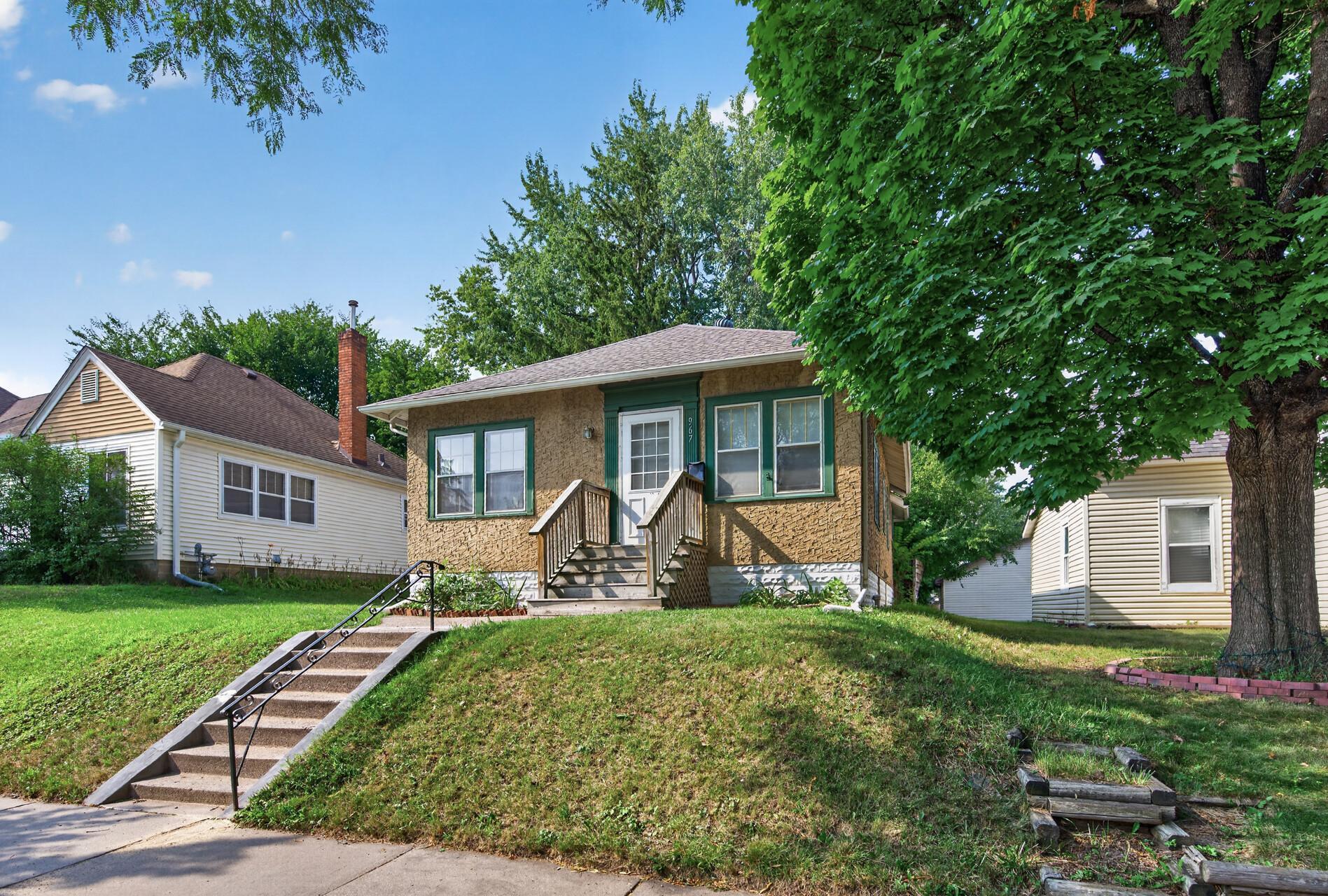 967 Rose Avenue E Property Photo 1