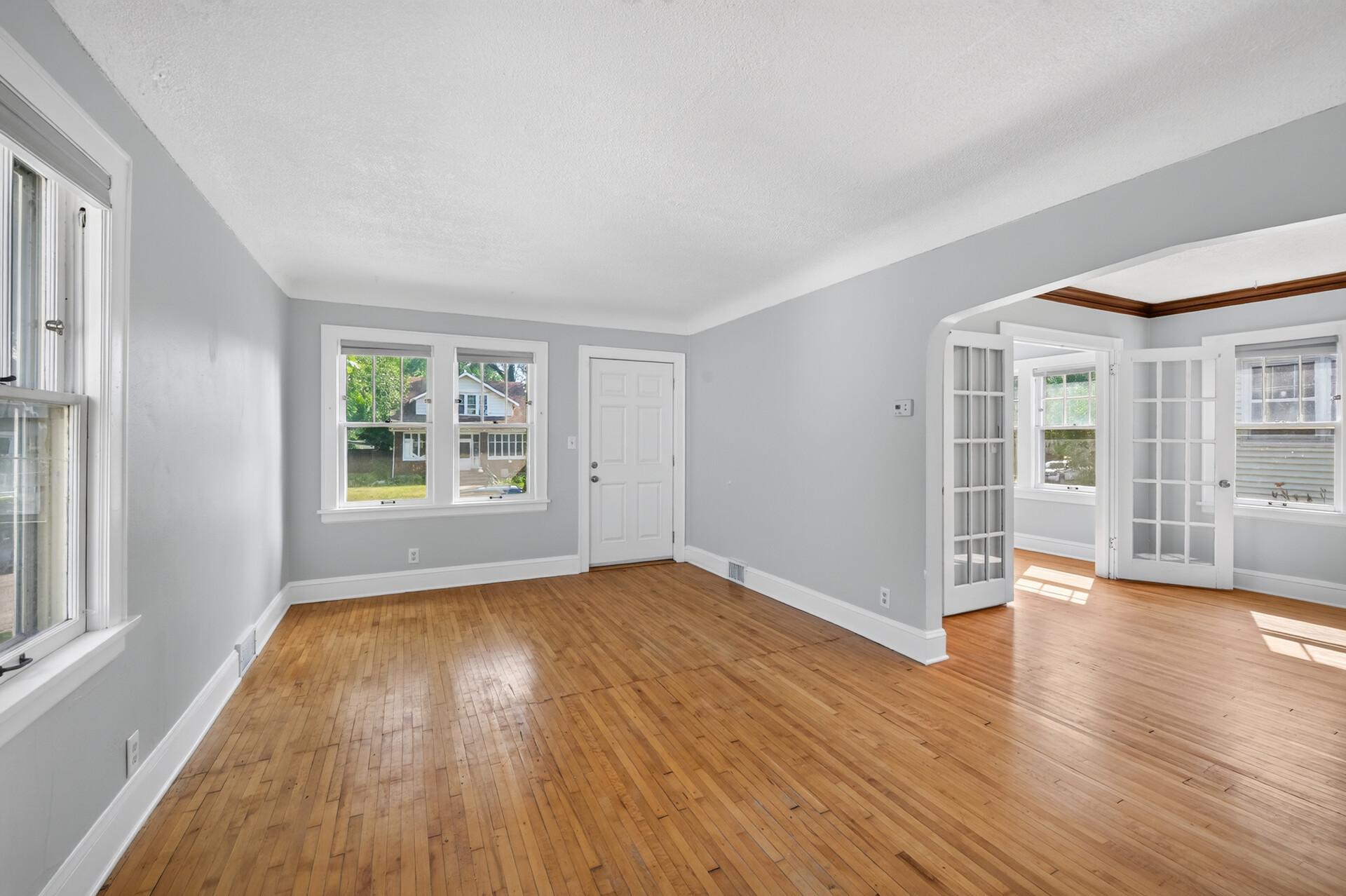 967 Rose Avenue E Property Photo 6