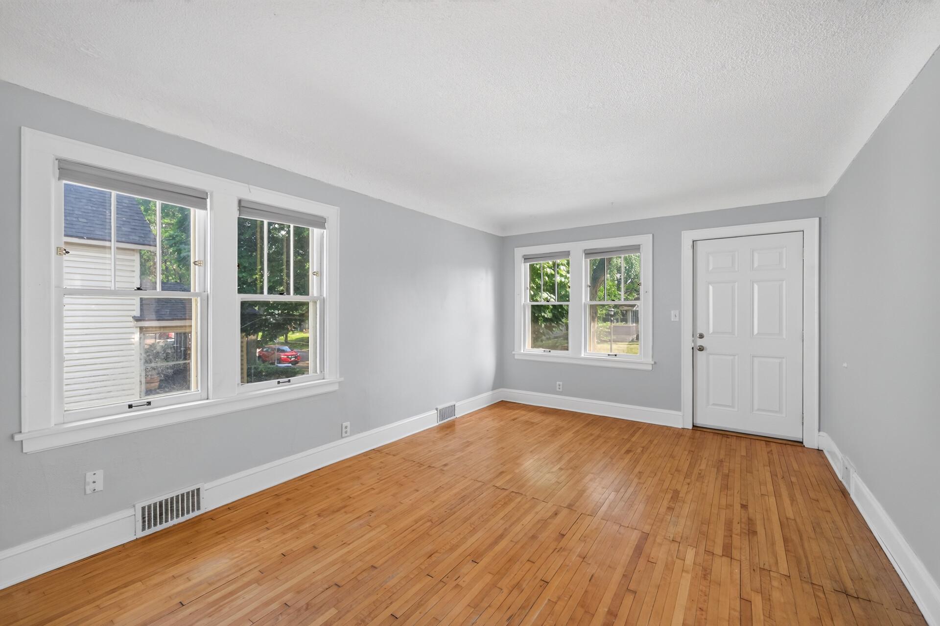 967 Rose Avenue E Property Photo 7