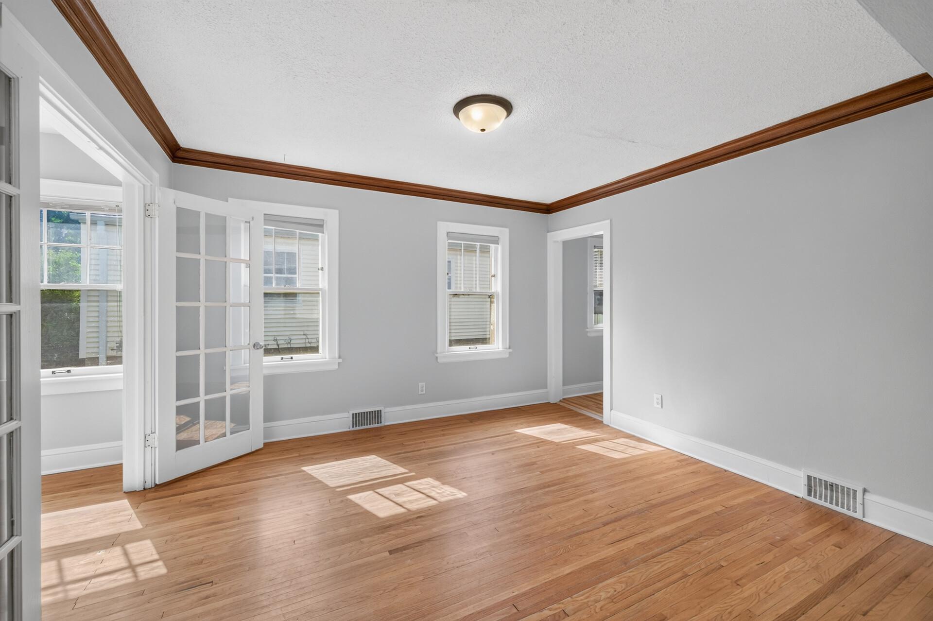 967 Rose Avenue E Property Photo 9
