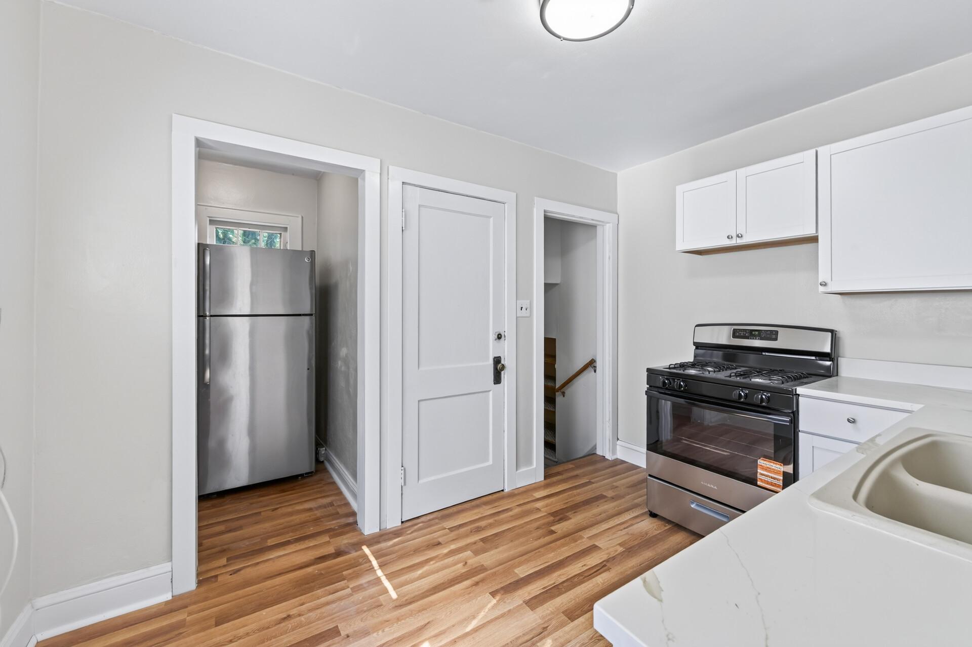 967 Rose Avenue E Property Photo 19