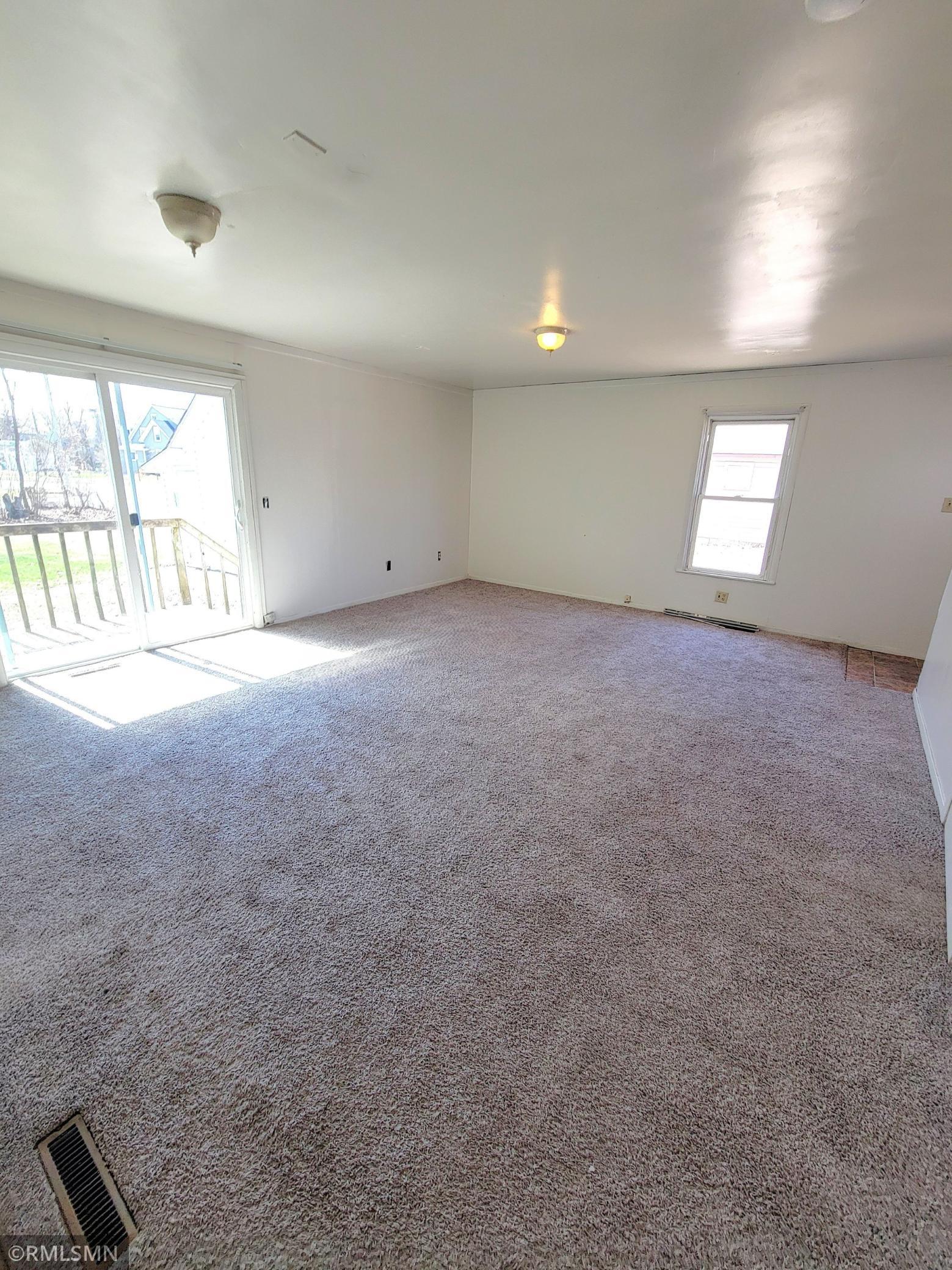 518.5 E Walnut Street Property Photo 6