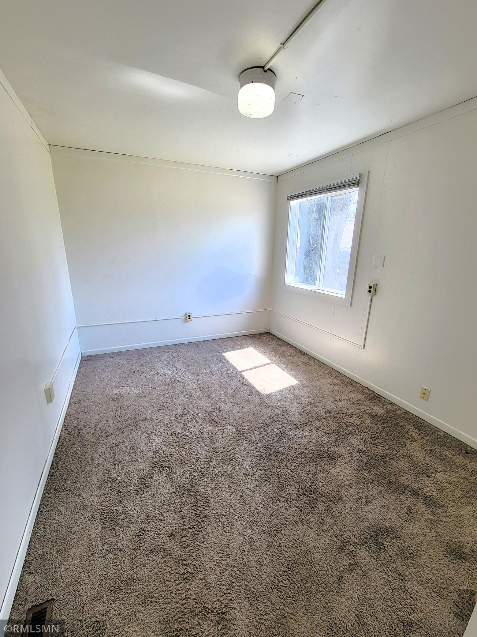 518.5 E Walnut Street Property Photo 11