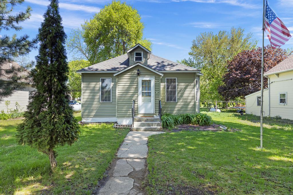 102 E Lyon Street Property Photo 2