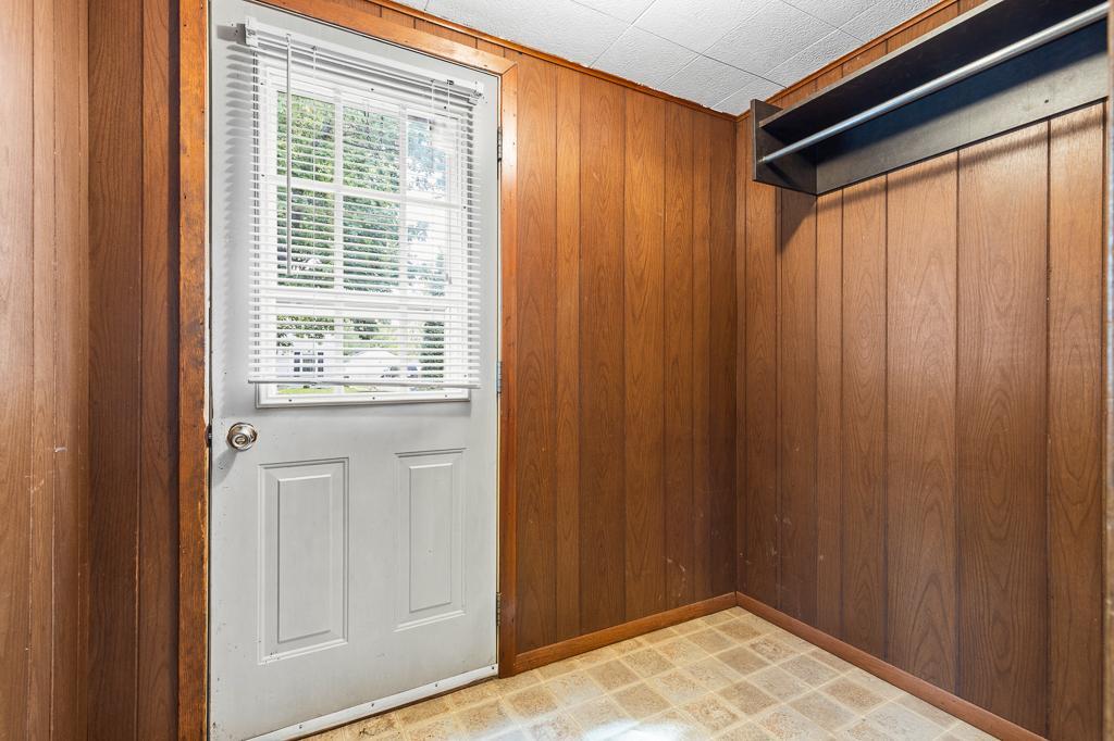 102 E Lyon Street Property Photo 3