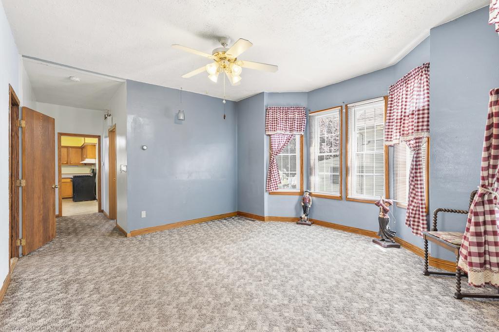 102 E Lyon Street Property Photo 4
