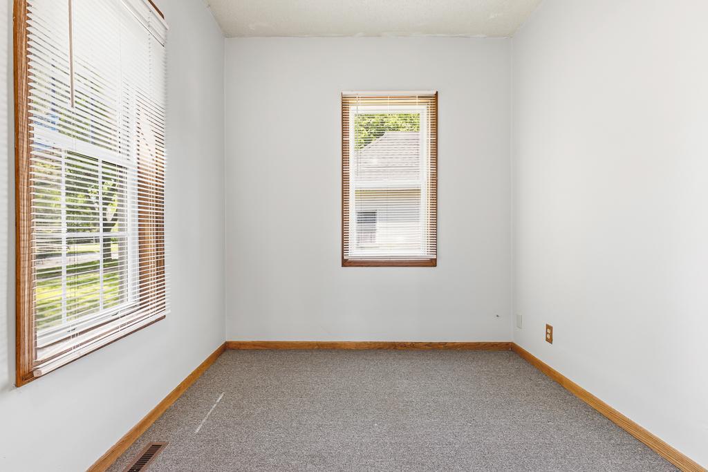 102 E Lyon Street Property Photo 7