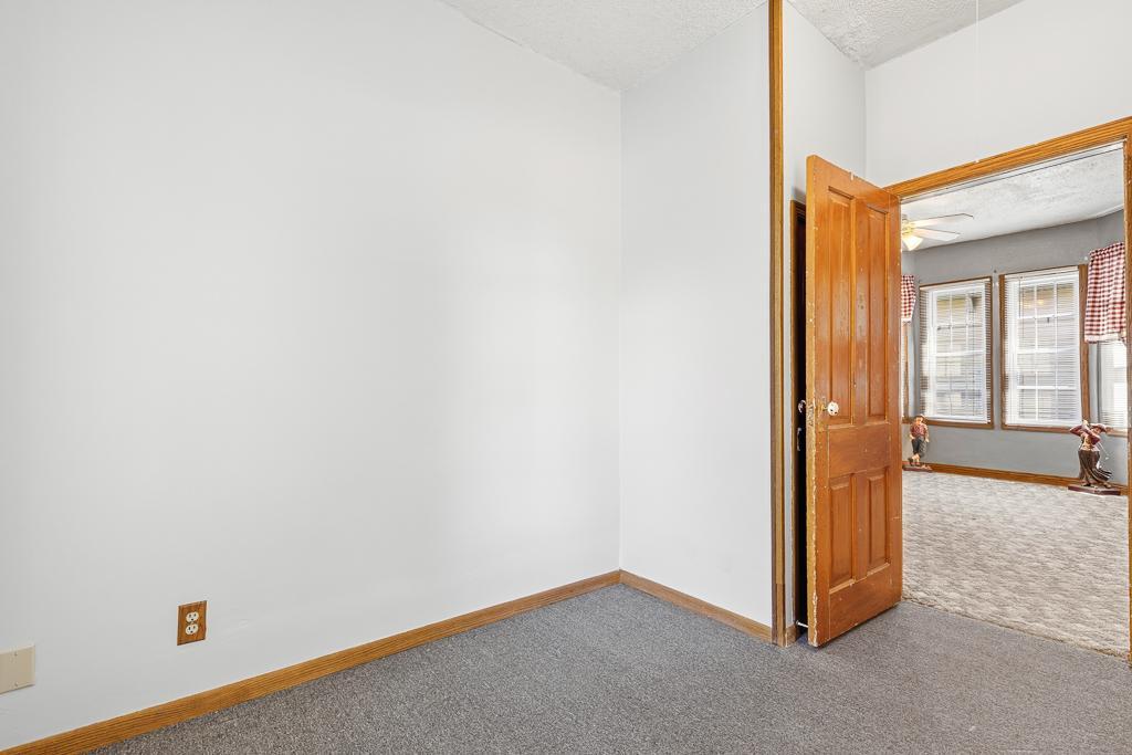 102 E Lyon Street Property Photo 8