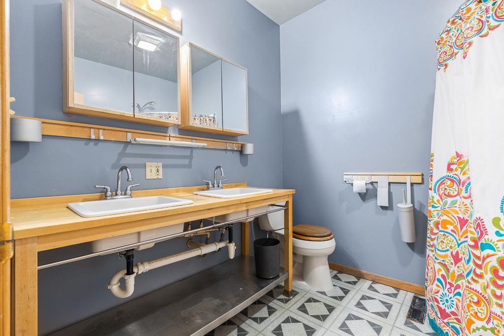 102 E Lyon Street Property Photo 13