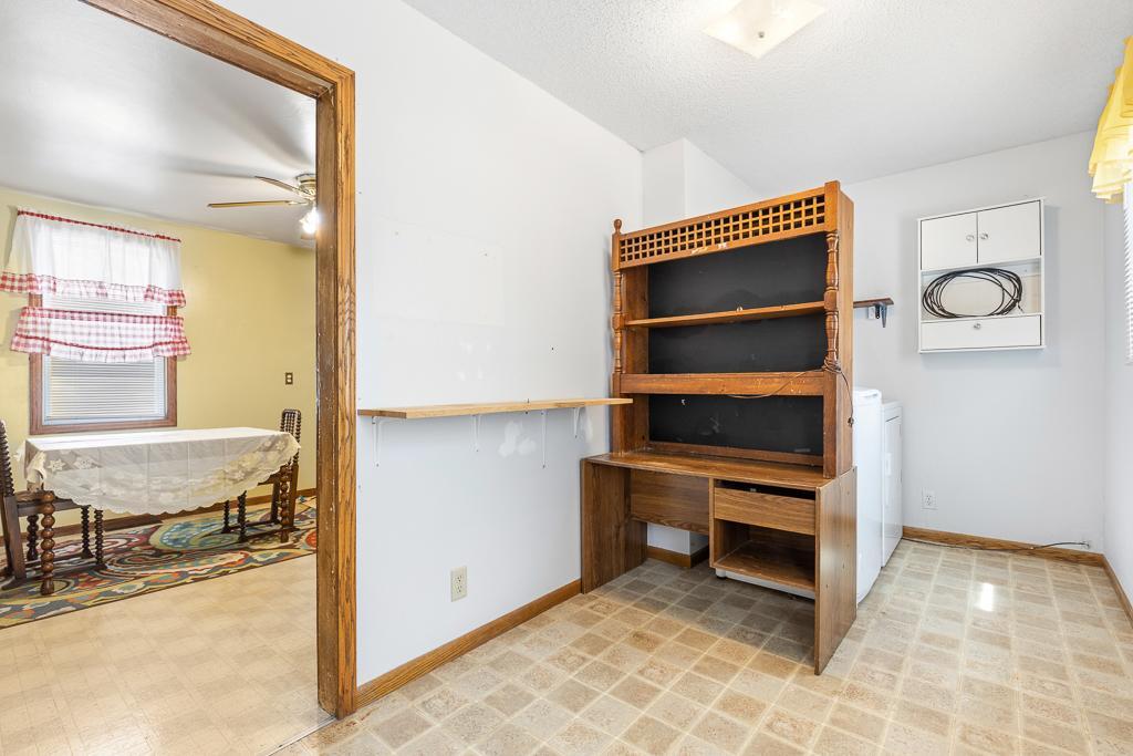 102 E Lyon Street Property Photo 18
