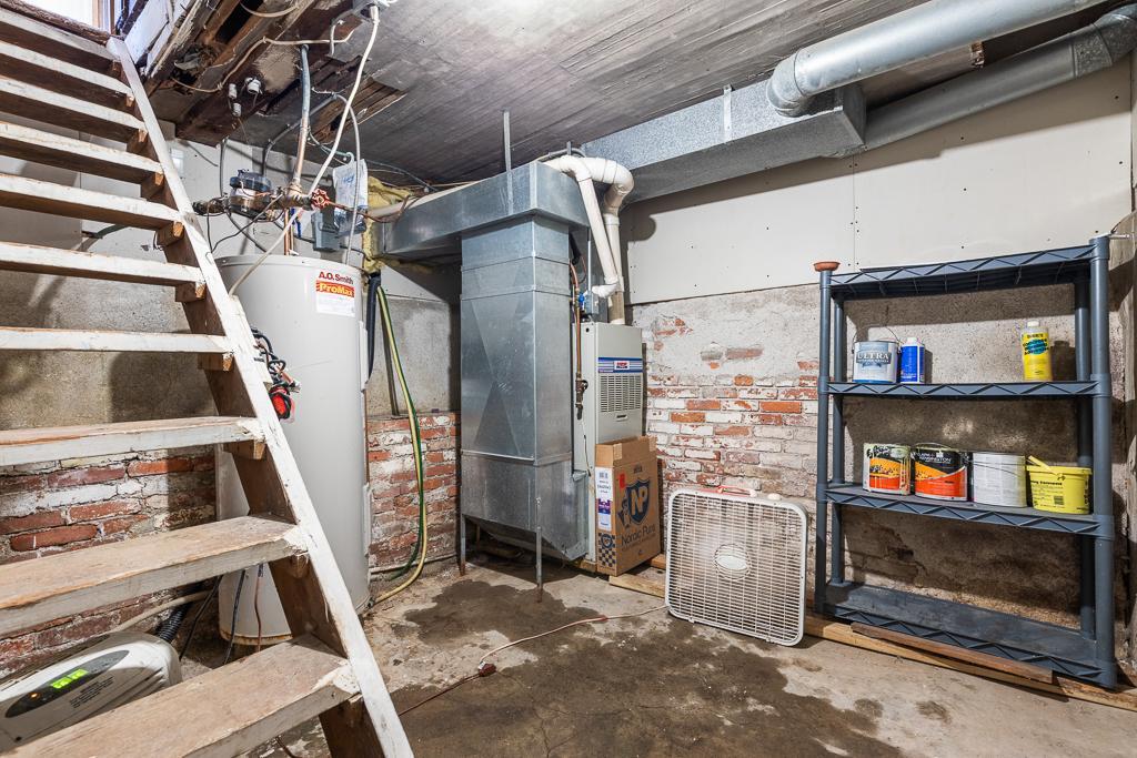 102 E Lyon Street Property Photo 22
