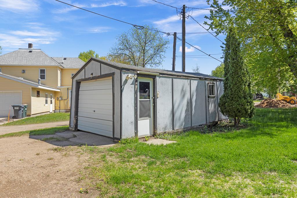 102 E Lyon Street Property Photo 27