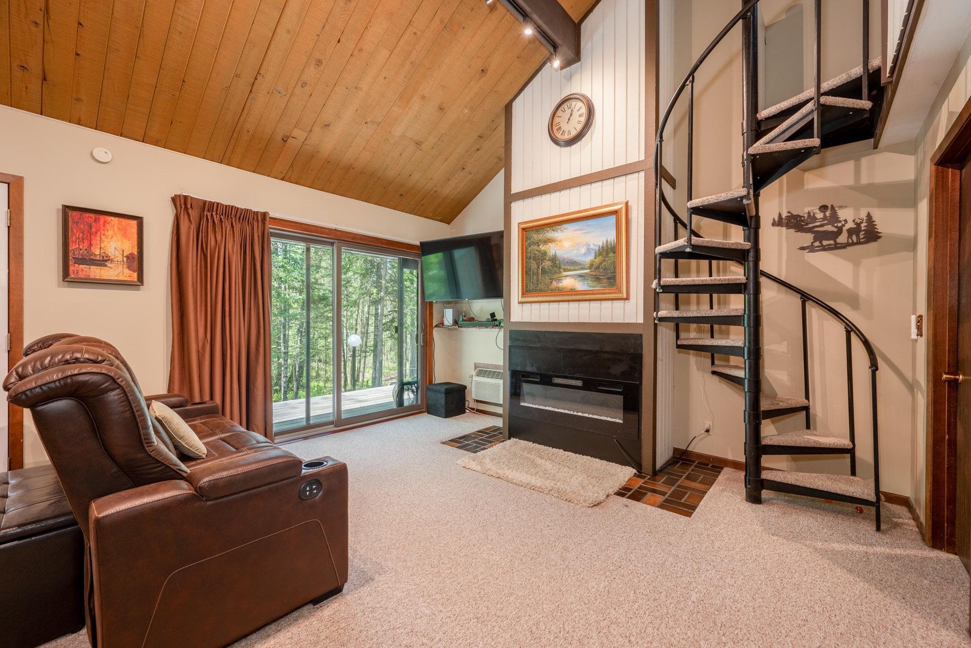 306 Quadna Mountain Road Property Photo 2