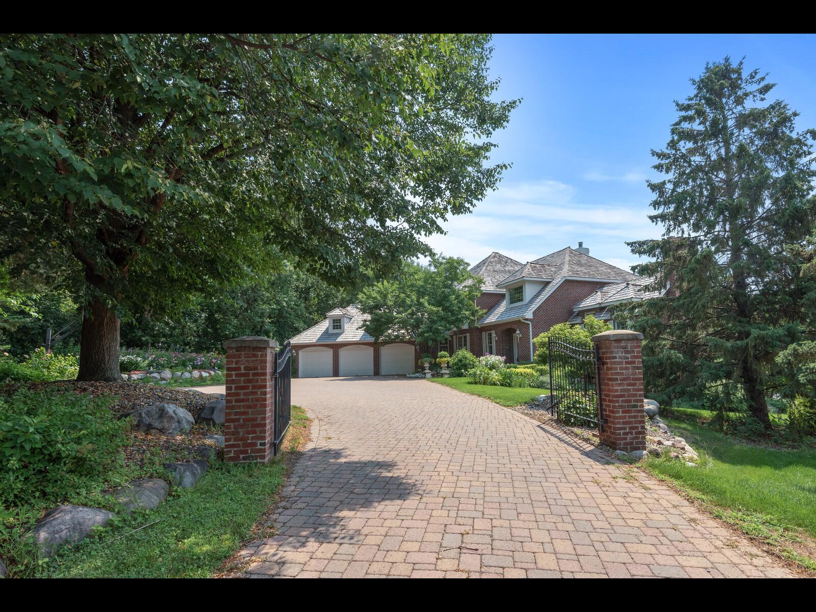 7180 Kenmare Drive Property Photo 4