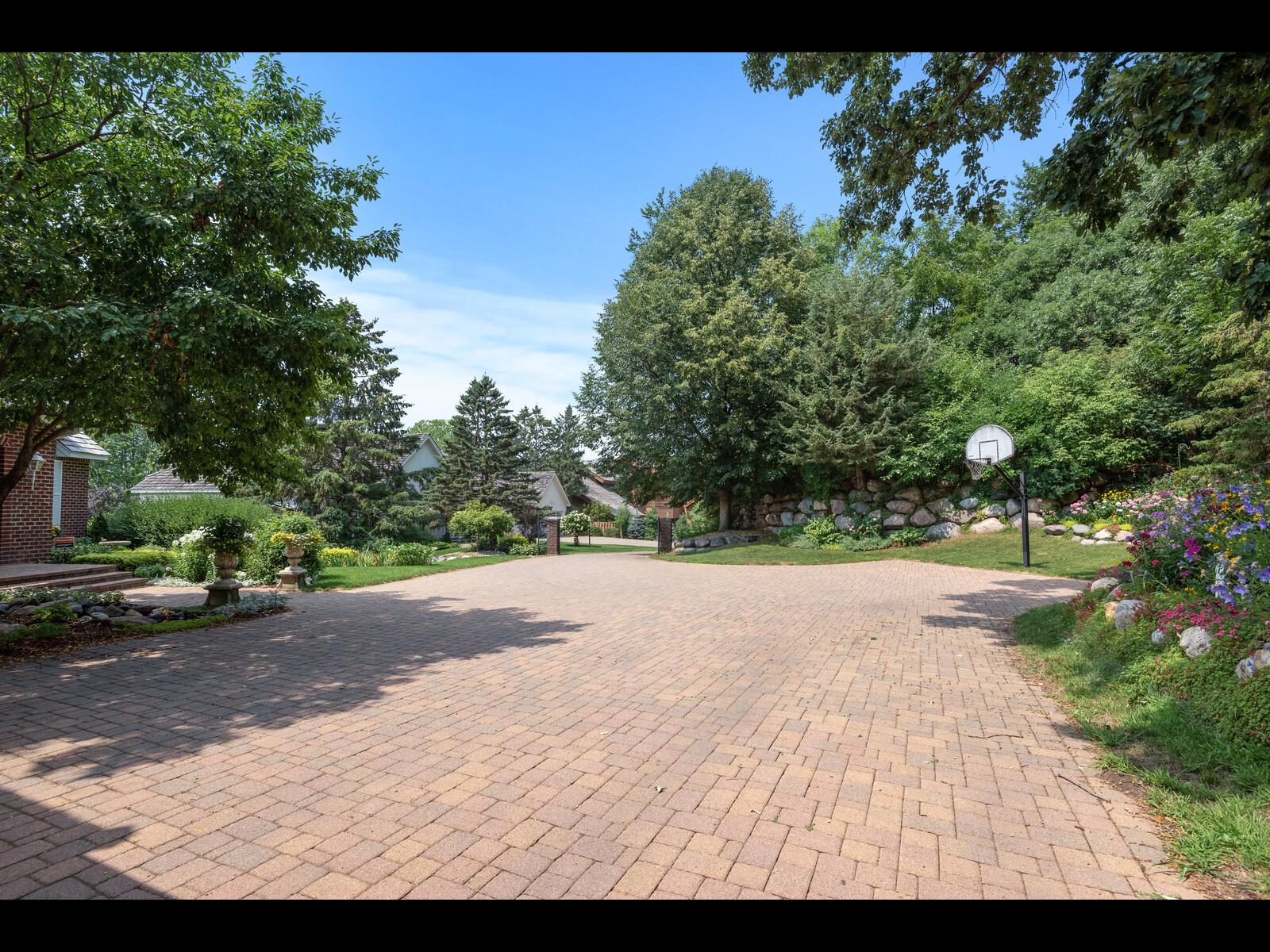 7180 Kenmare Drive Property Photo 9