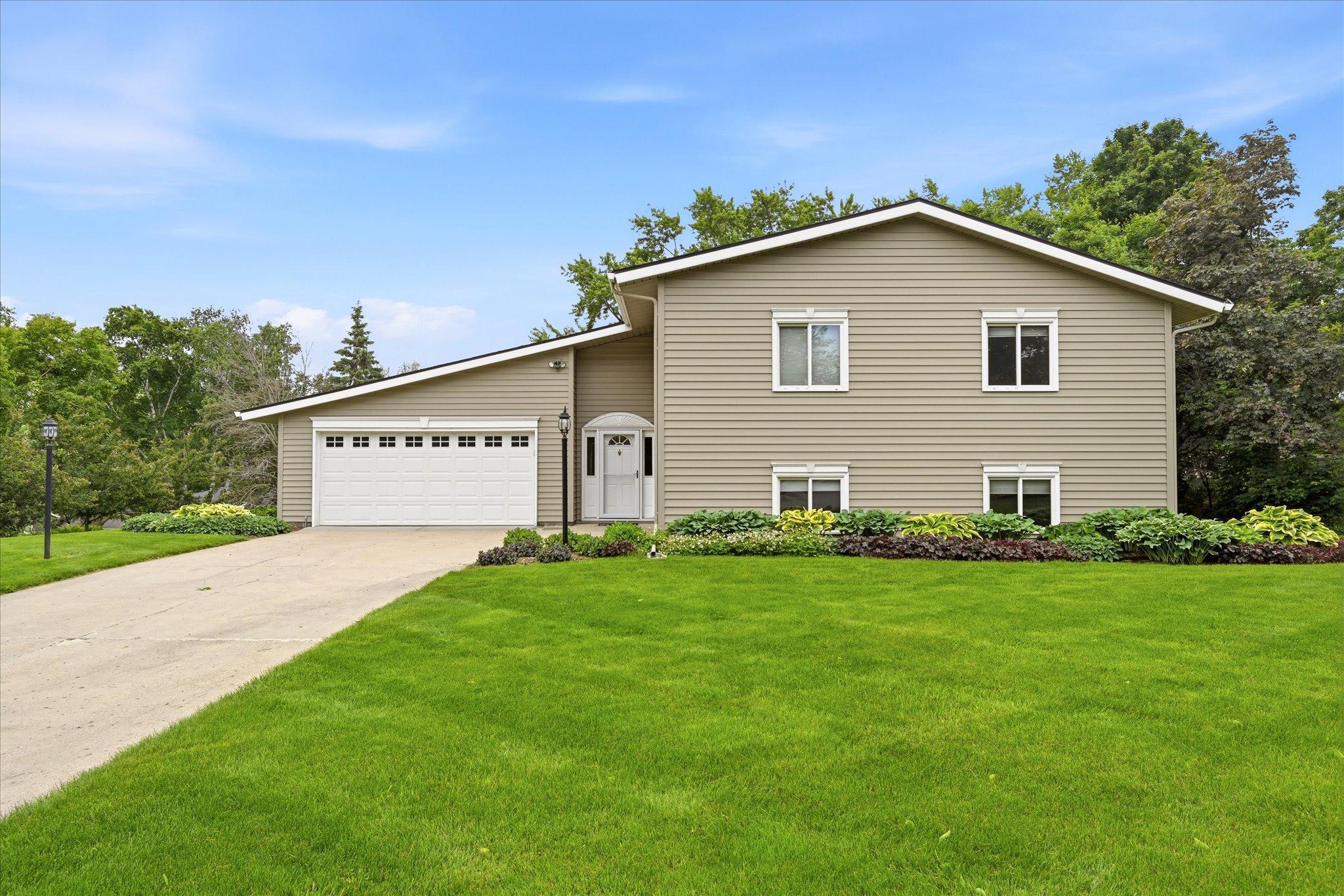 1484 Crest Drive Property Photo 1
