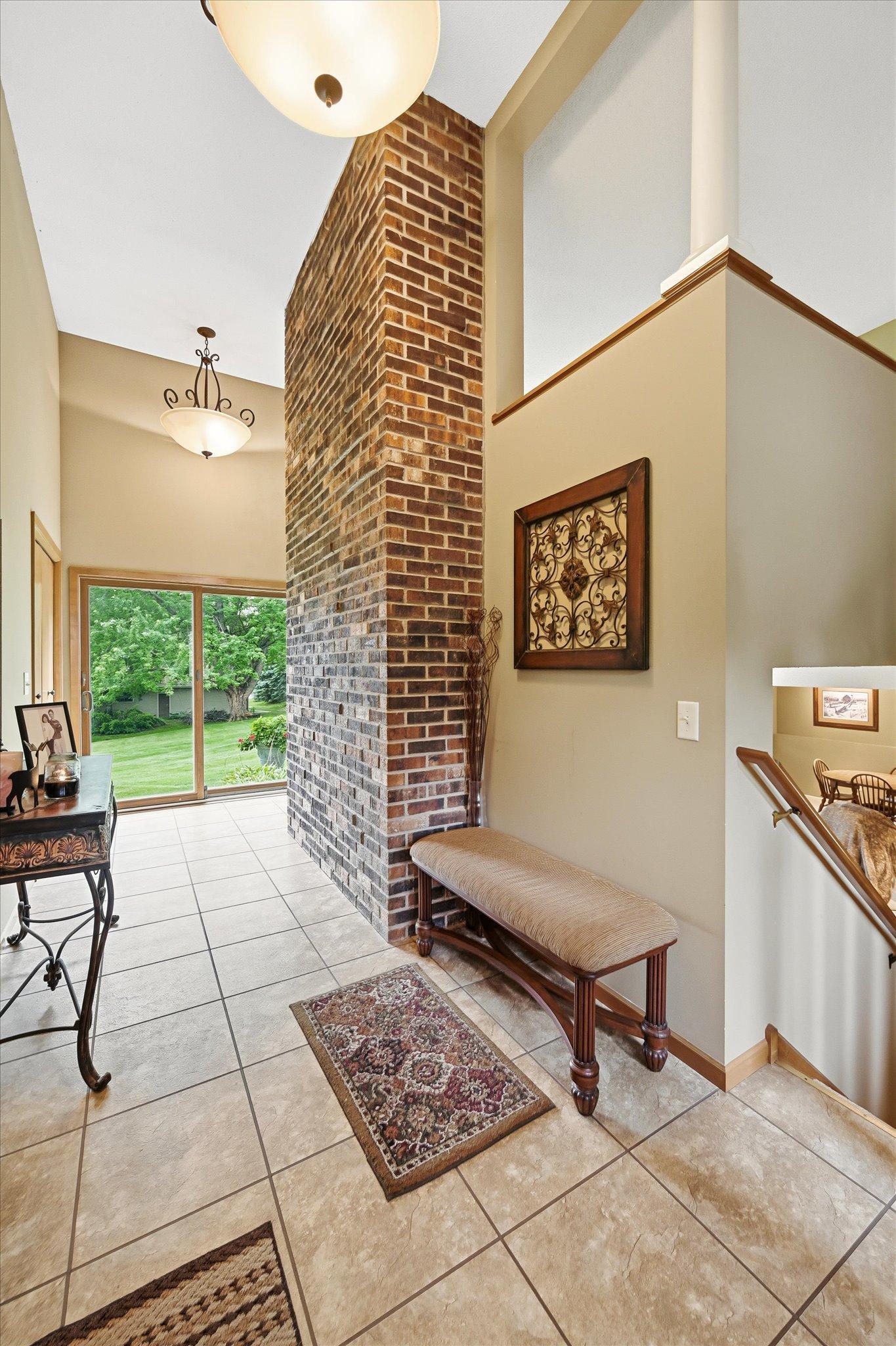 1484 Crest Drive Property Photo 3