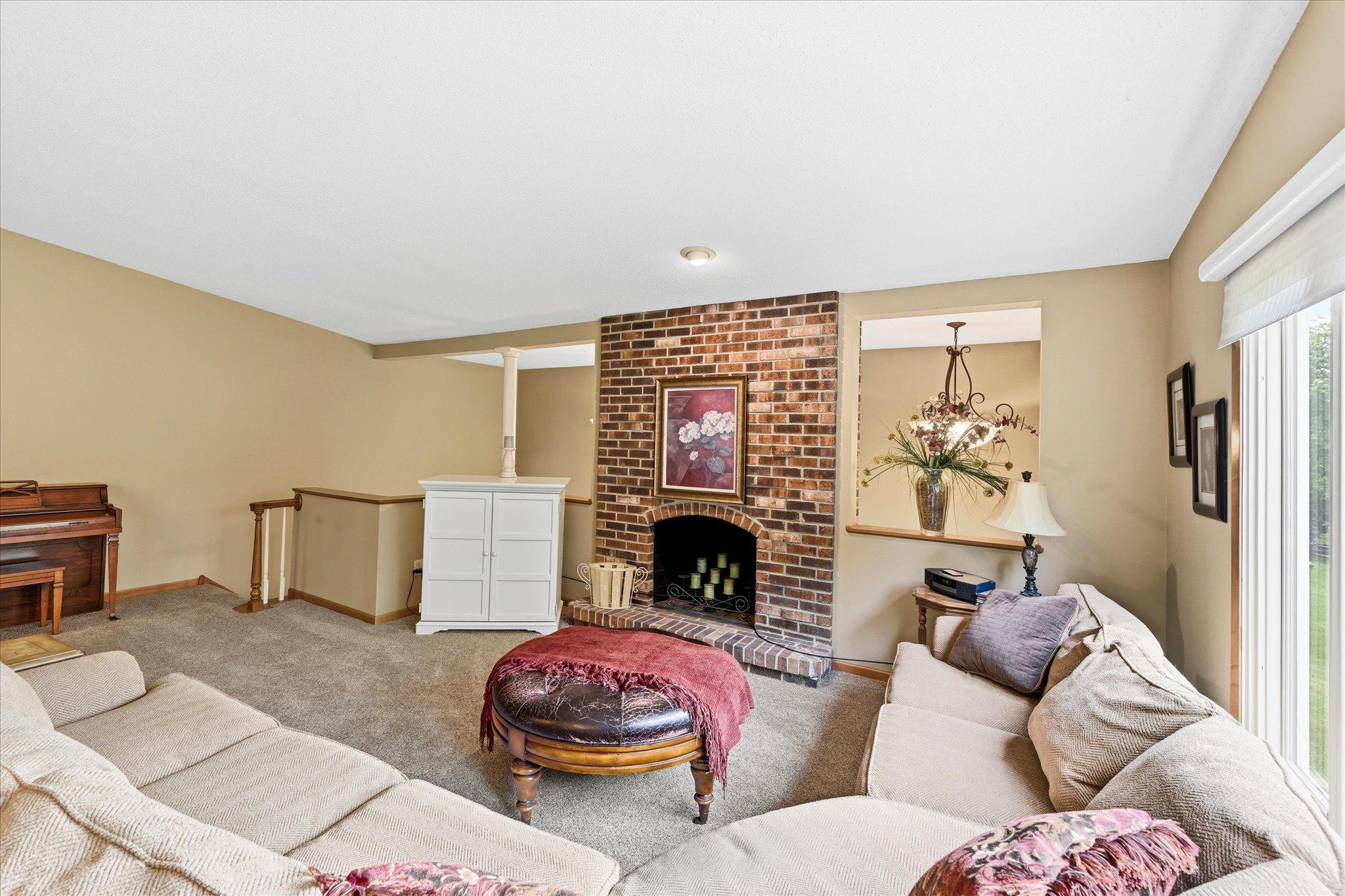1484 Crest Drive Property Photo 4