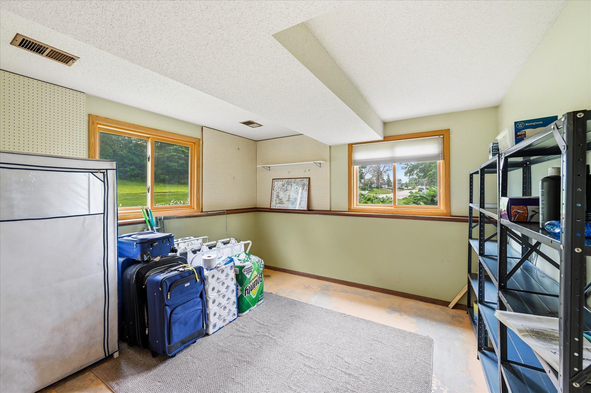 1484 Crest Drive Property Photo 16