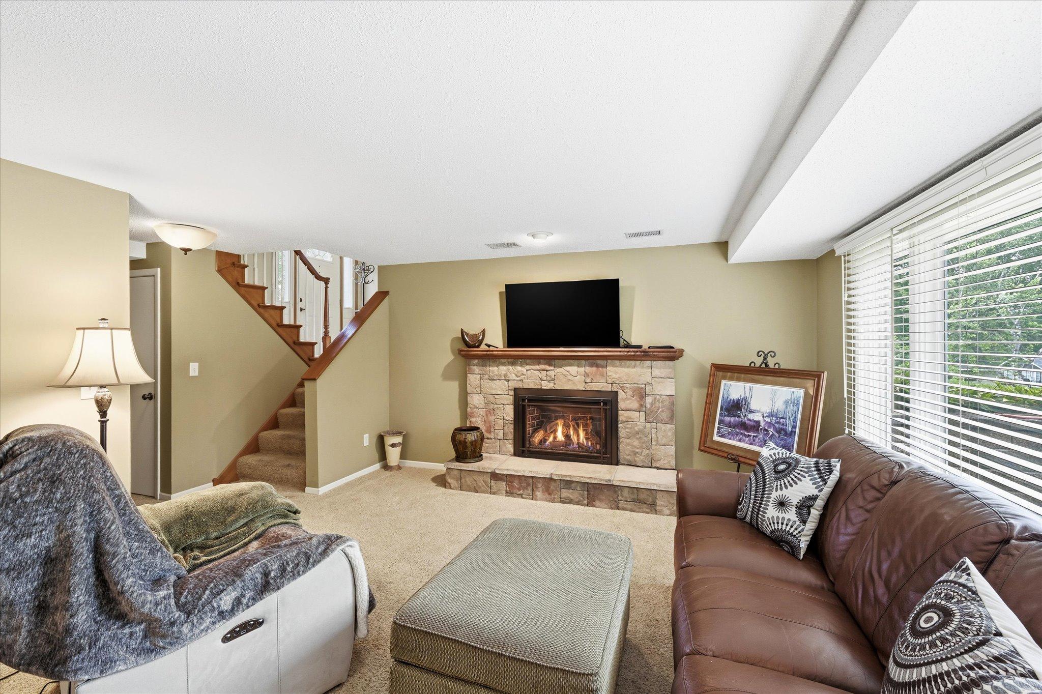 1484 Crest Drive Property Photo 17