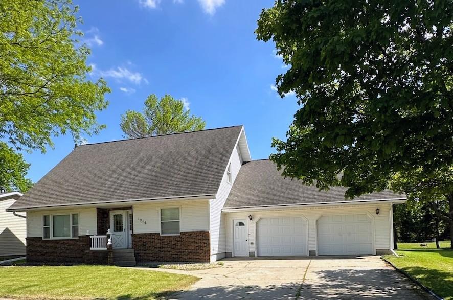 1216 Parkside Drive Property Photo 1