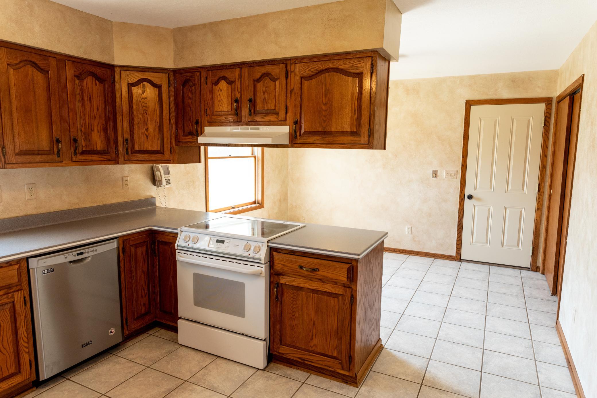 1216 Parkside Drive Property Photo 3