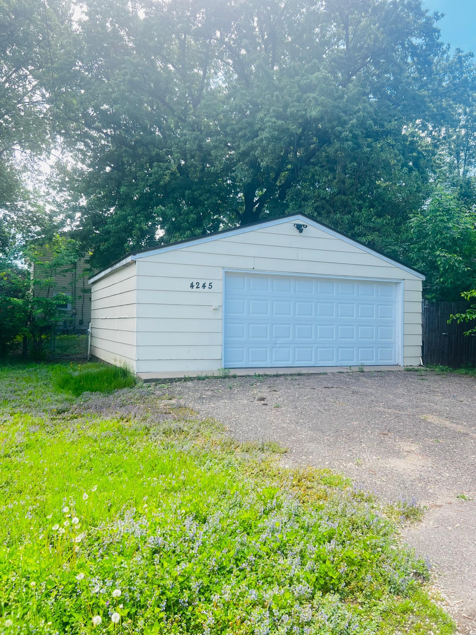 4245 Welcome Avenue N Property Photo 3