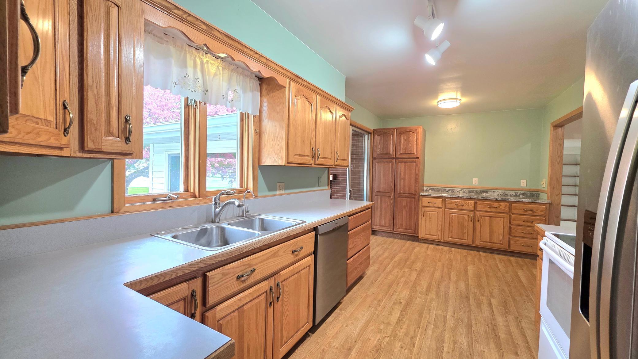 420 James Street Property Photo 6