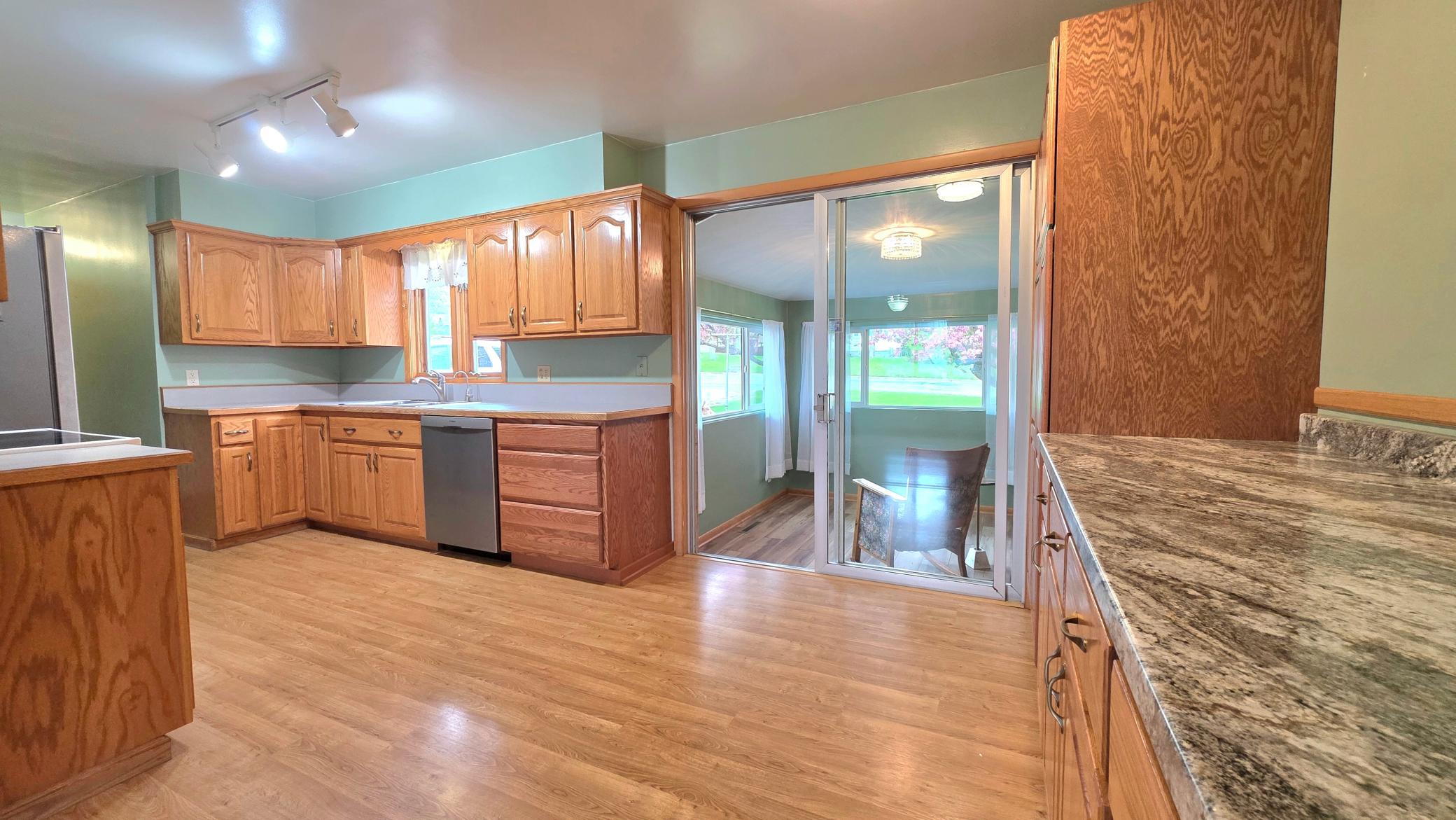 420 James Street Property Photo 7