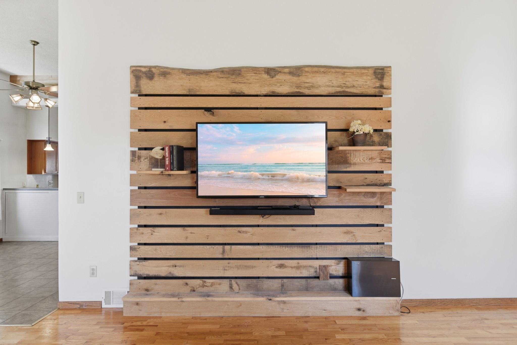 5698 Stagecoach Trail N Property Photo 5