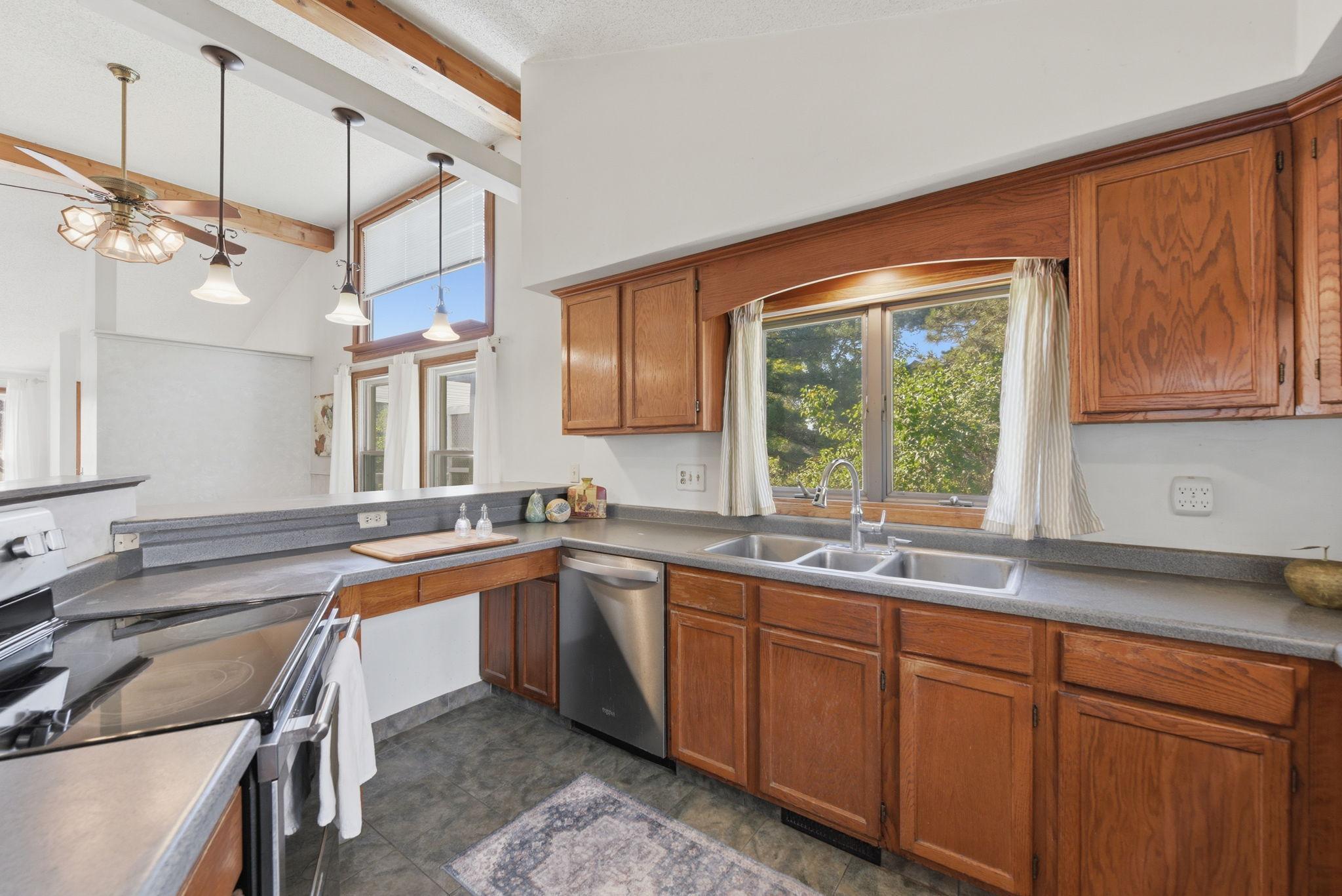 5698 Stagecoach Trail N Property Photo 8
