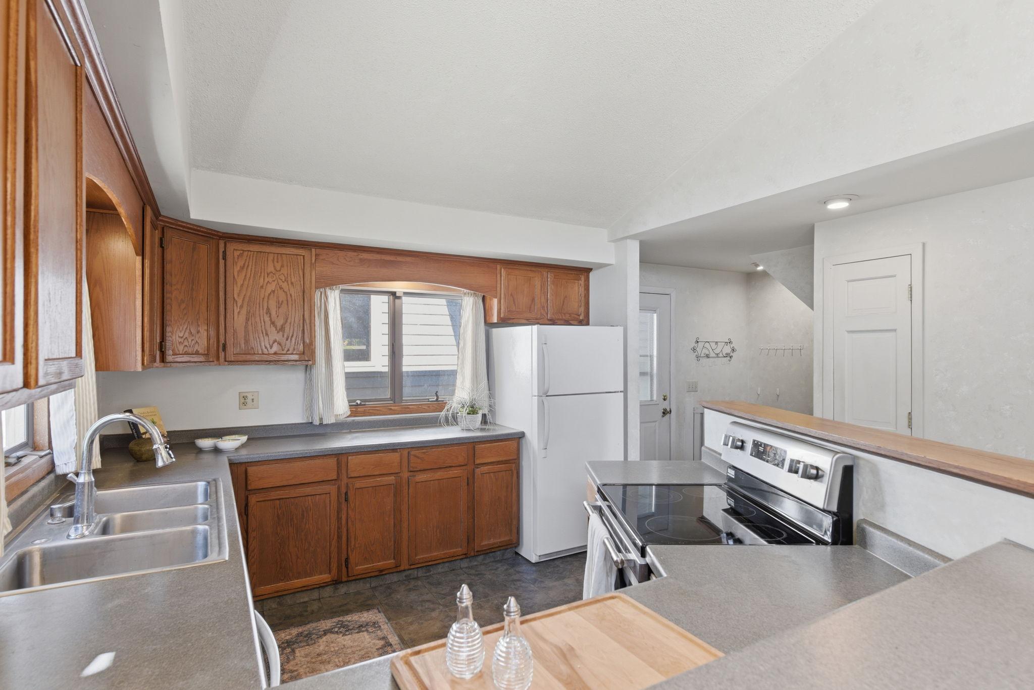 5698 Stagecoach Trail N Property Photo 10