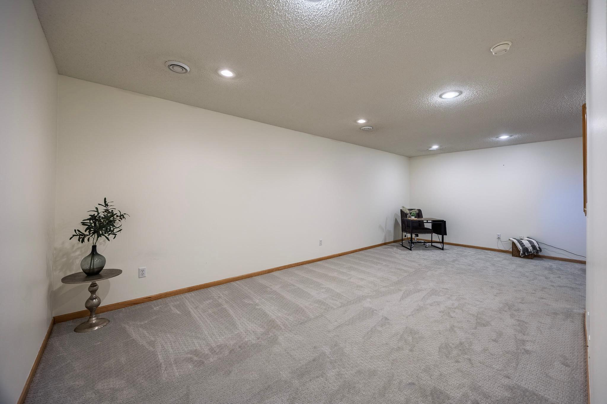 15066 Dundee Avenue Property Photo 27