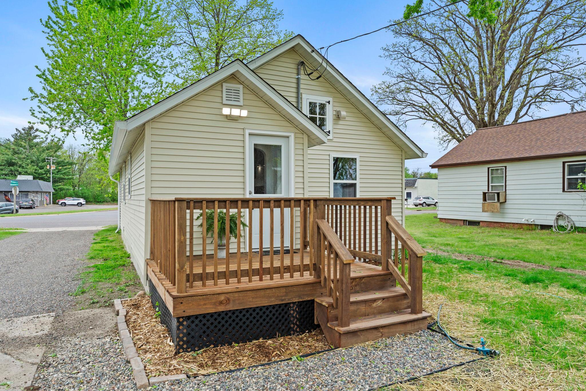 935 Hammond Property Photo 4
